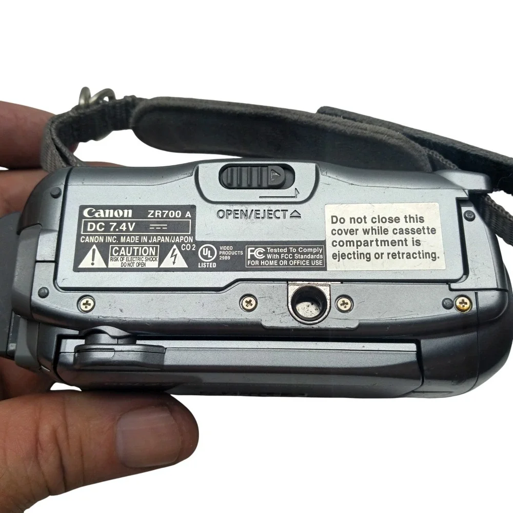Canon ZR700 MiniDV Camcorder Video Camera + Zoom New Battery & Charger [4 PARTS]